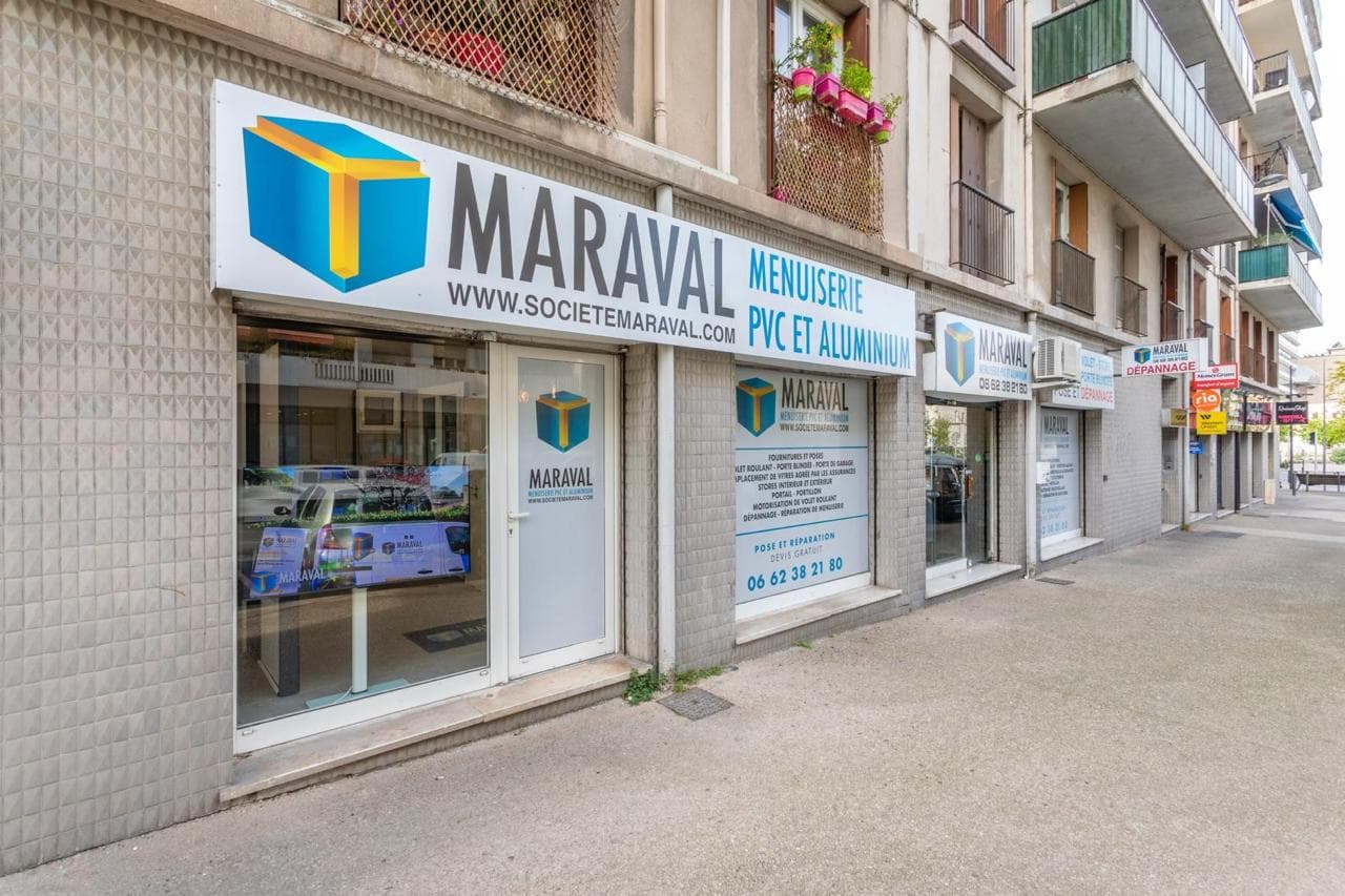 Showroom Marseille — Portes d'entrée