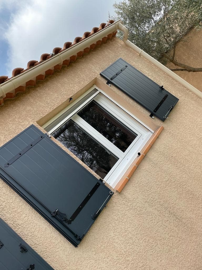 VOLET BATTANT ALUMINIUM